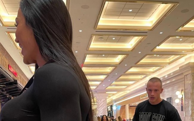 Gracyanne Barbosa deixa homem impressionado com ‘bumbum na nuca’ em viagem à Las Vegas