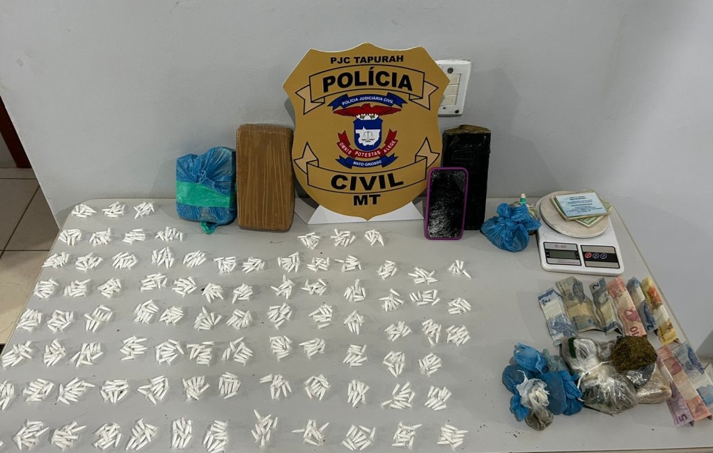 Polícia Civil prende dupla com mais de 840 pinos de cocaína e quatro quilos de maconha e pasta base Polícia Civil prende dupla com mais de 840 pinos de cocaína e quatro quilos de maconha e pasta base