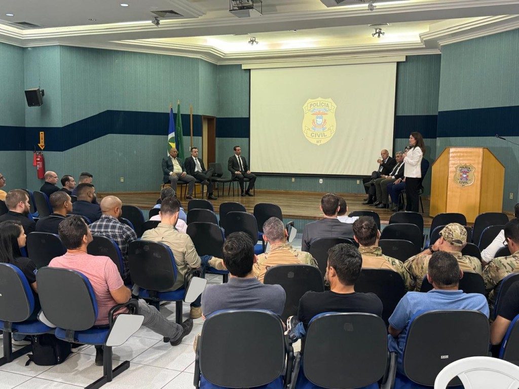 Polícia Civil reúne policiais de três estados no 1º Encontro de Enfrentamento ao Roubo de Cargas Polícia Civil reúne policiais de três estados no 1º Encontro de Enfrentamento ao Roubo de Cargas