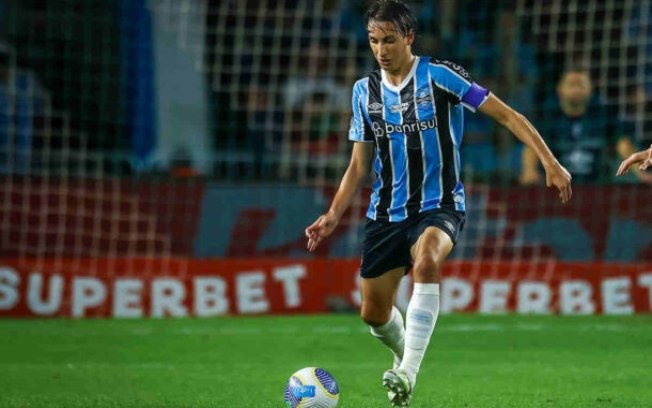 Renato insinua que Geromel deve retornar ao time titular do Grêmio