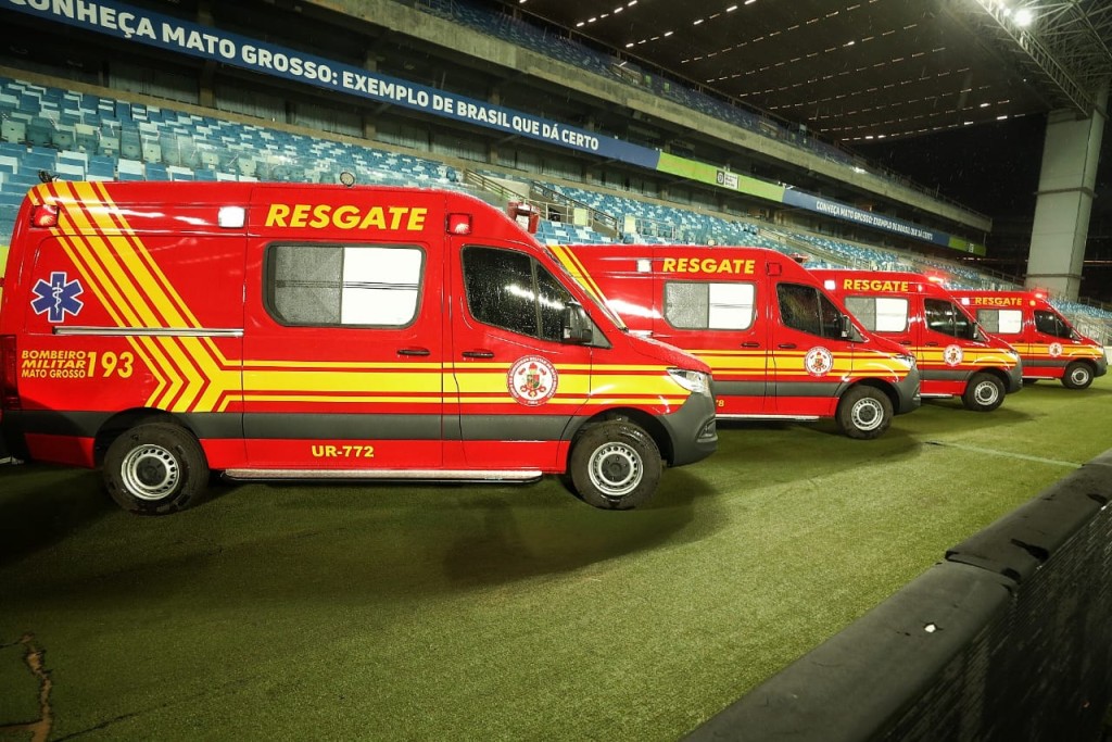 Governo de MT entrega novas viaturas, promove bombeiros e forma alunos de escola militar Governo de MT entrega novas viaturas, promove bombeiros e forma alunos de escola militar