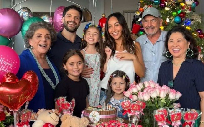 Mesmo separados, Sabrina Sato e Duda Nagle se unem para festejar o aniversário da filha