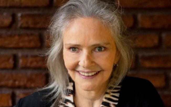Angela Ro Ro diz que vida sexual melhorou após os 50 anos: ‘Comecei a me animar’
