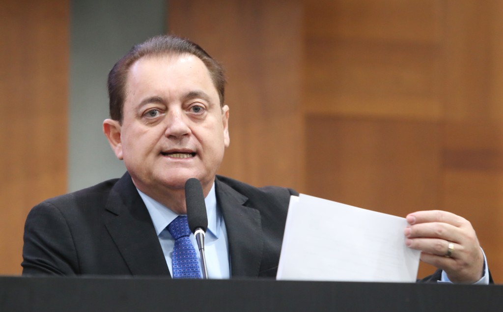 Deputado Sebastião Rezende anuncia criação da Frente Parlamentar em Defesa da Criança e do Adolescente Deputado Sebastião Rezende anuncia criação da Frente Parlamentar em Defesa da Criança e do Adolescente