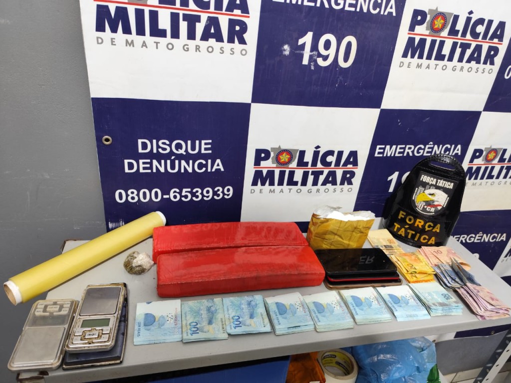 Força Tática prende mulher por tráfico de drogas e apreende mais de R$ 8 mil em dinheiro Força Tática prende mulher por tráfico de drogas e apreende mais de R$ 8 mil em dinheiro