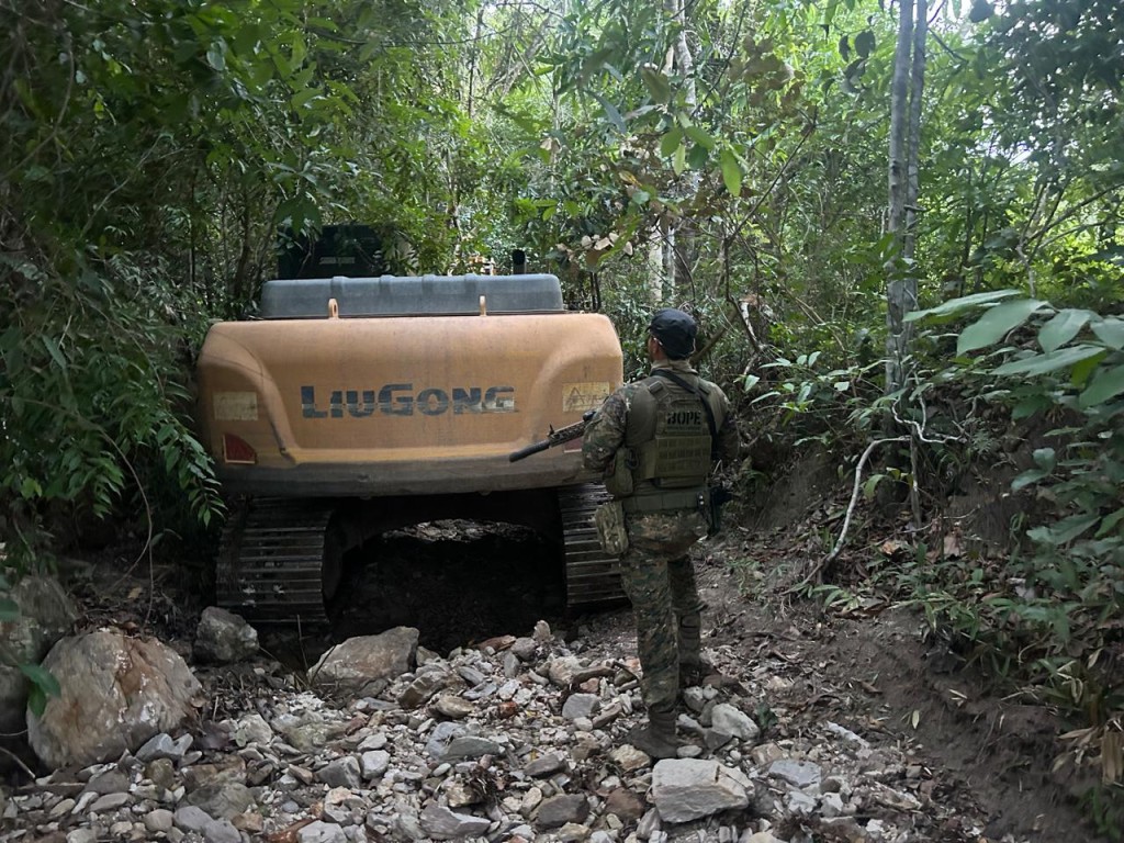 Forças de segurança de MT realizam operação para combater crimes ambientais na Terra Indígena Sararé Forças de segurança de MT realizam operação para combater crimes ambientais na Terra Indígena Sararé