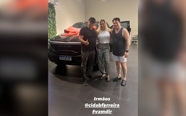 Marrone surpreende irmão com carro avaliado em R$ 300 mil: “Me ajudou muito na vida”