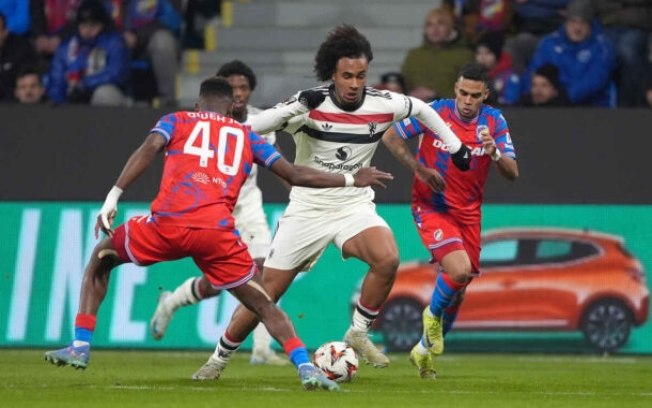 United vira sobre o Plzen e chega à terceira vitória seguida na Liga Europa