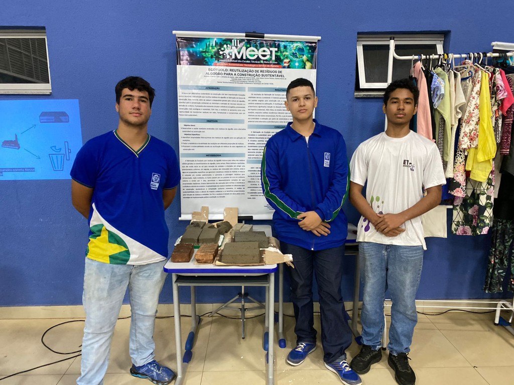 Alunos de escola técnica da Seciteci desenvolvem tijolo sustentável à base de algodão Alunos de escola técnica da Seciteci desenvolvem tijolo sustentável à base de algodão