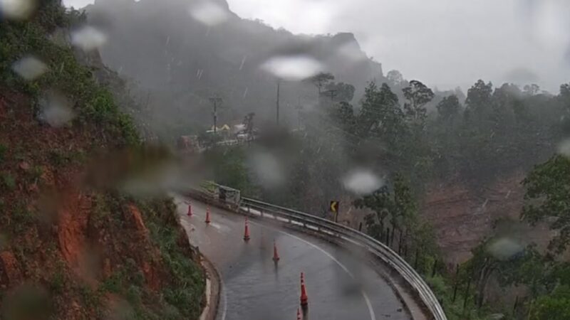 Trânsito na MT-251 no Portão do Inferno volta a ser interrompido por causa das chuvas neste sábado (14.12)