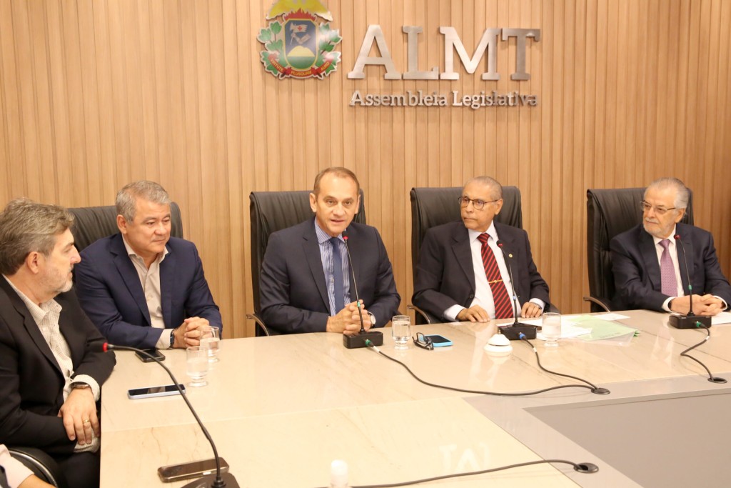 Assembleia presta homenagem ao centenário do empresário Ueze Elias Zahran Assembleia presta homenagem ao centenário do empresário Ueze Elias Zahran
