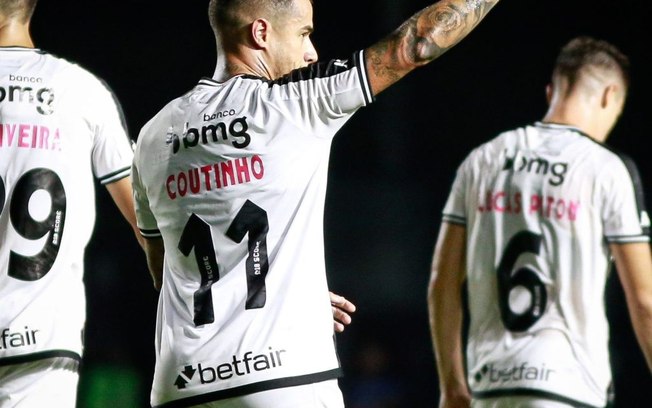 Vasco vence com goleada, mas escolhas de Carille geram polêmica antes de confronto decisivo