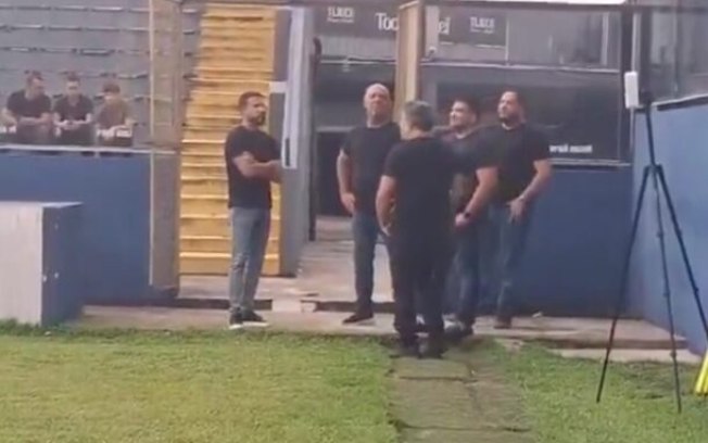 Ex-dirigente do Flamengo se reúne com presidente do Remo em visita ao Baenão; vídeo