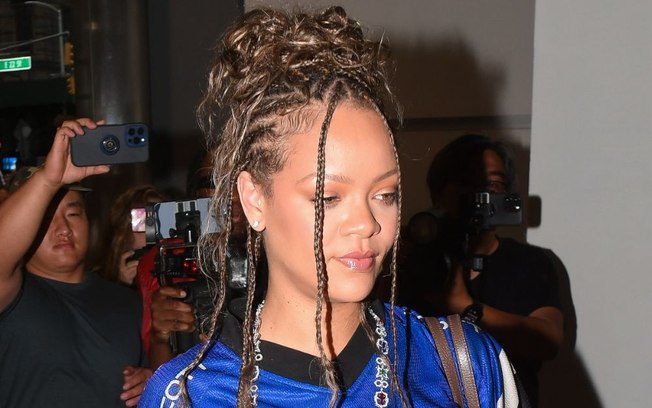 Rihanna desabafa sobre fama: “É muito isolado, muito solitário”