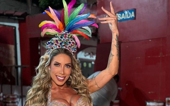 Tati Minerato brilha com look ousado no ensaio de Carnaval