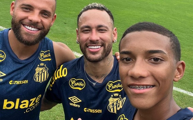 Neymar participa de primeiro treino em seu retorno ao Santos