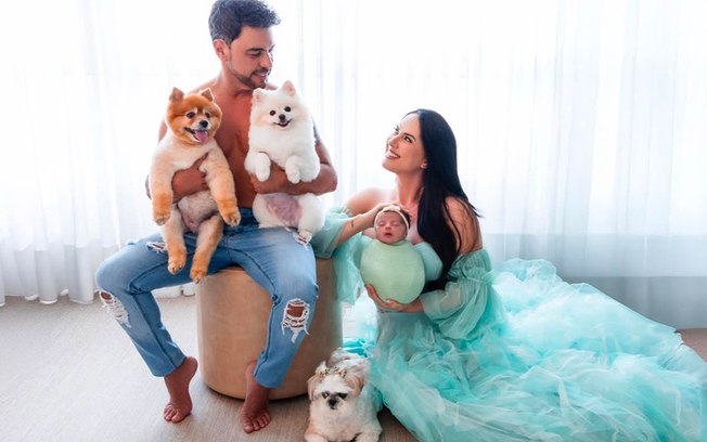 Zezé e Graciele fazem ensaio de fotos com a filha e animais