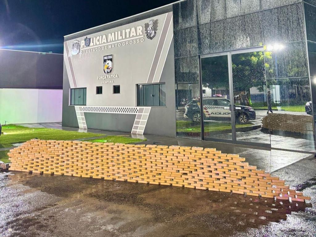 PM apreende 411 quilos de pasta base de cocaína e causa prejuízo de R$ 7,5 milhões às facções PM apreende 411 quilos de pasta base de cocaína e causa prejuízo de R$ 7,5 milhões às facções