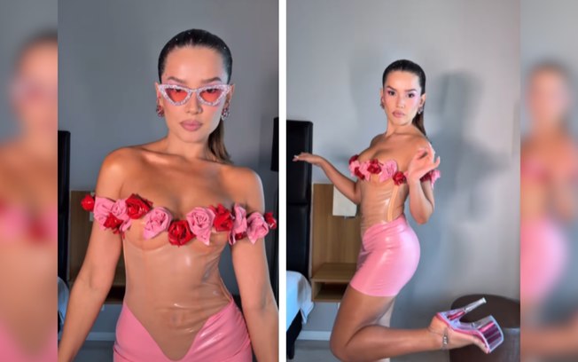 Juliette usa mini vestido de látex com transparência em bloco