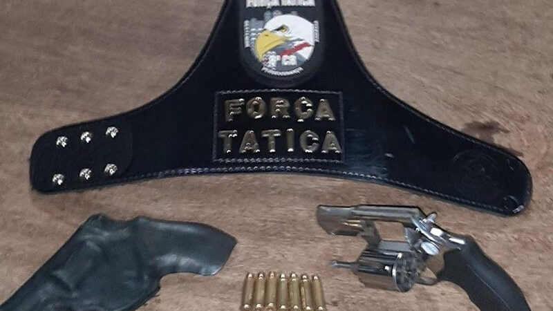 “Playboys” param carro em avenida, xingam PMs da Força Tática e são presos em por porte ilegal de arma em MT
