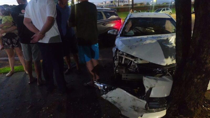 Colisão entre dois veículos termina em fuga de ocupantes em Lucas do Rio Verde