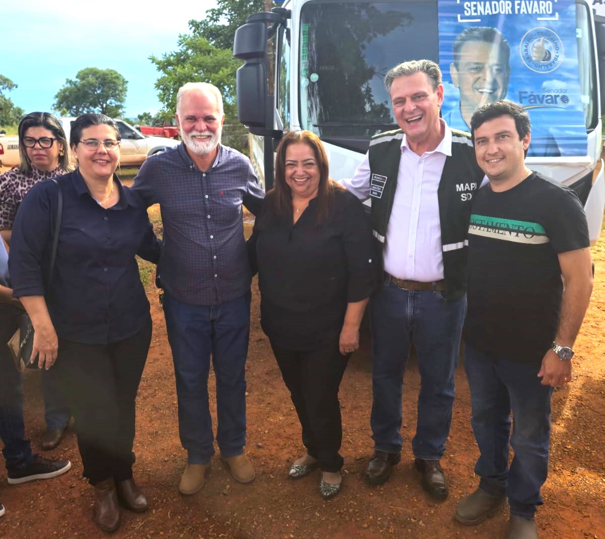 Prefeitura de Pedra Preta recebe maquinários entregues pelo Ministério da Agricultura para fortalecer o pequeno produtor Prefeitura de Pedra Preta recebe maquinários entregues pelo Ministério da Agricultura para fortalecer o pequeno produtor