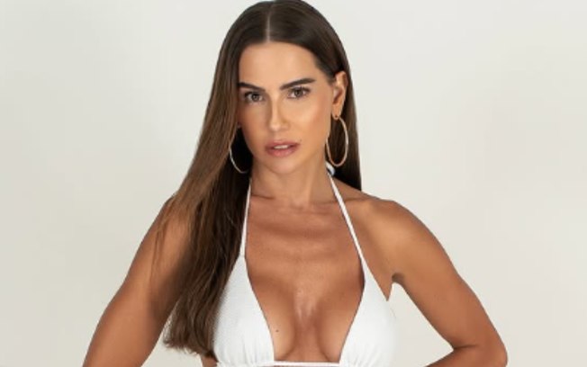 Deborah Secco relembra perrengue no Carnaval e diz se já beijou Deborah Secco relembra perrengue no Carnaval e diz se já beijou
