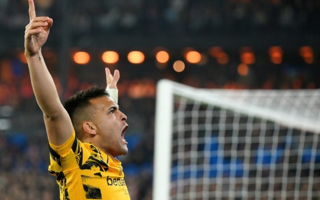 Inter vence na visita ao Feyenoord (2-0) pelo jogo de ida das oitavas da Champions